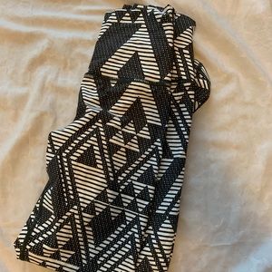 Aerie cropped geometric patterned leggings